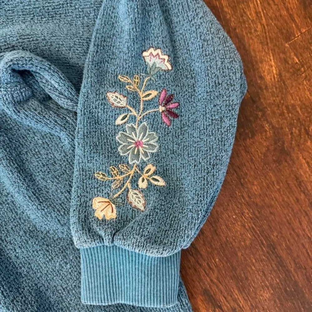 Bon Worth Blue Crewneck with Purple Embroidered Flower Sweater Size XL Vintage - Picture 3 of 8
